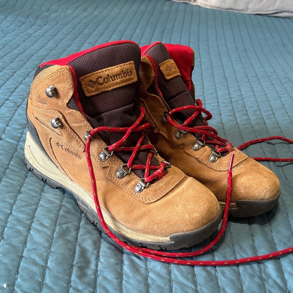 Women's Columbia Men's Tan and Red Hiking Boots